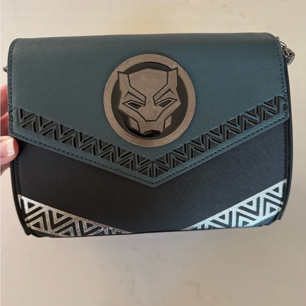 LOUNGEFLY MARVEL BLACK PANTHER WAKANDA FOREVER CROSSBODY BAG